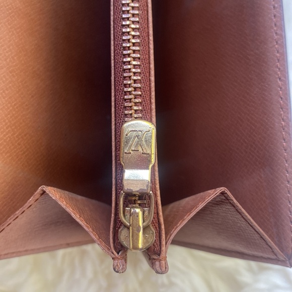 Louis Vuitton Monogram Wallet - Picture 15 of 16